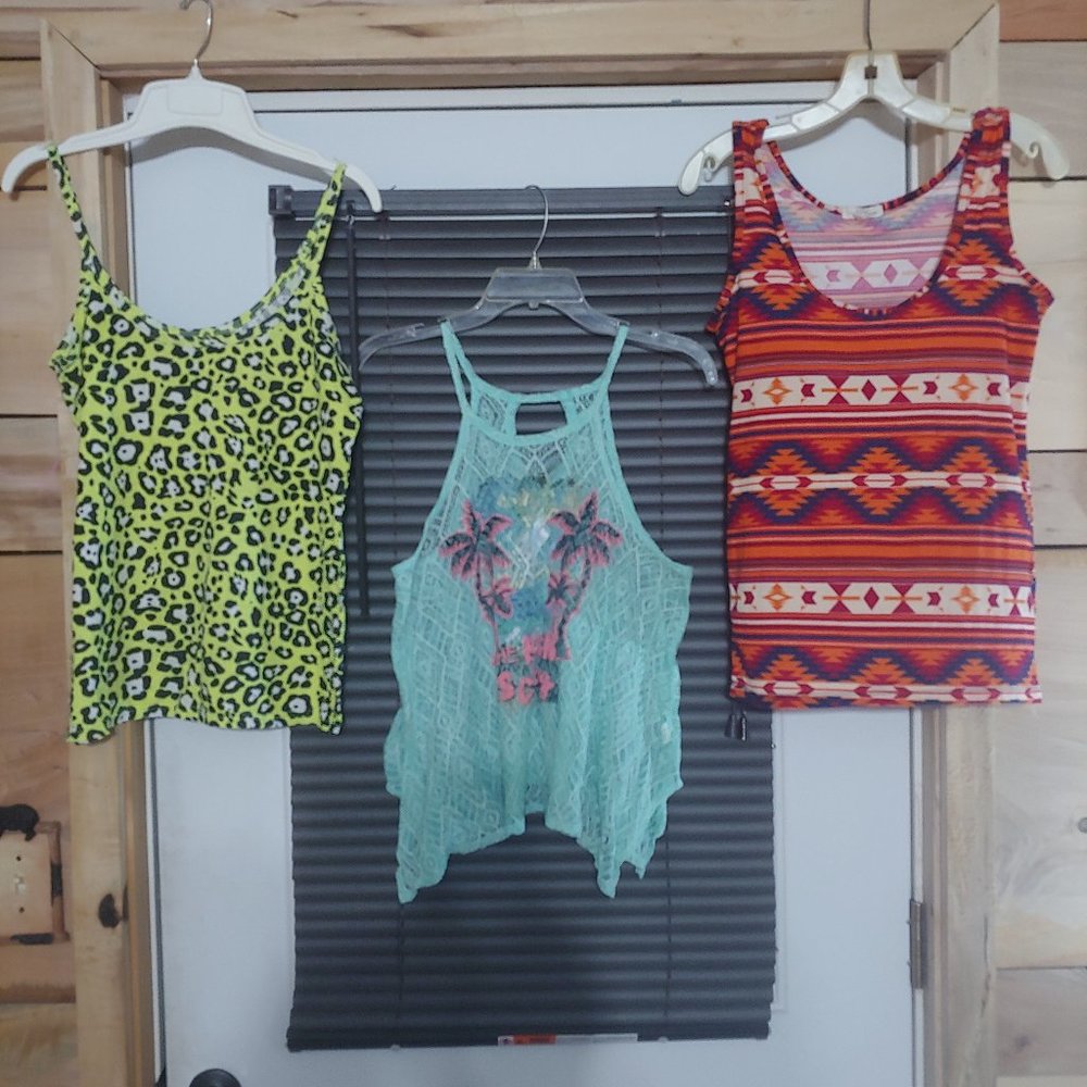 Np Boundaries/Wishful Park  womans tanks size L